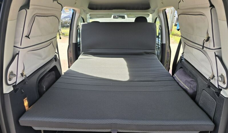 Volkswagen Touran 2,0 tdi automat  wersja Beach z łóżkiem !!! full