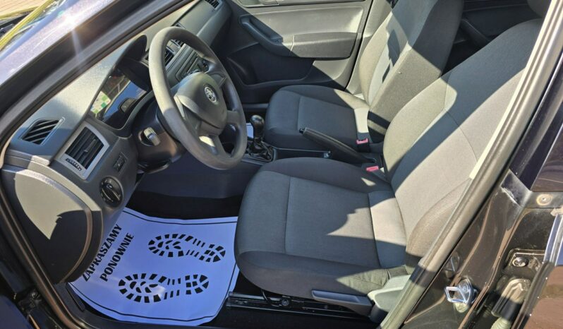 Skoda Rapid 1,2 benzynka zarejestrowany w Polsce z niskim przebiegiem! full