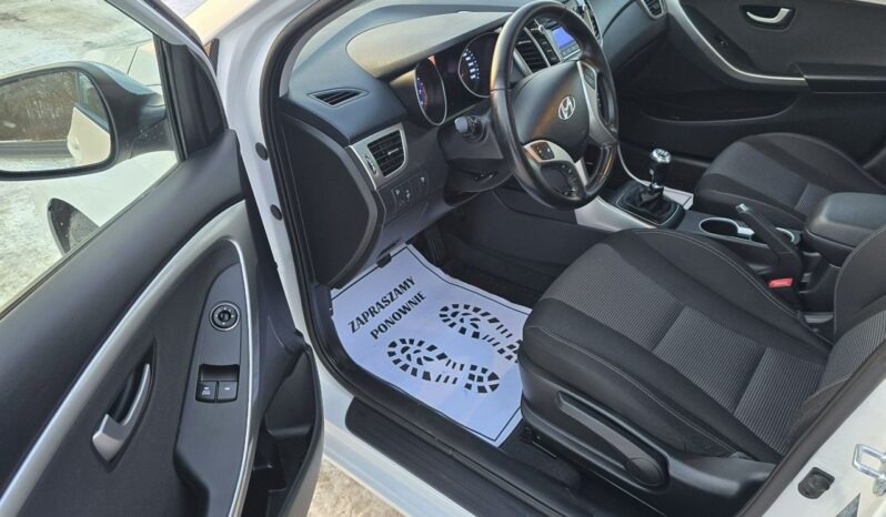 Hyundai i30 5 drzwi 1,4 benzynka  99 KM w bardzo ładnym stanie !!! full