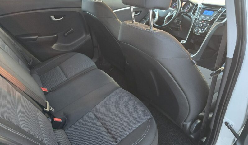 Hyundai i30 5 drzwi 1,4 benzynka  99 KM w bardzo ładnym stanie !!! full