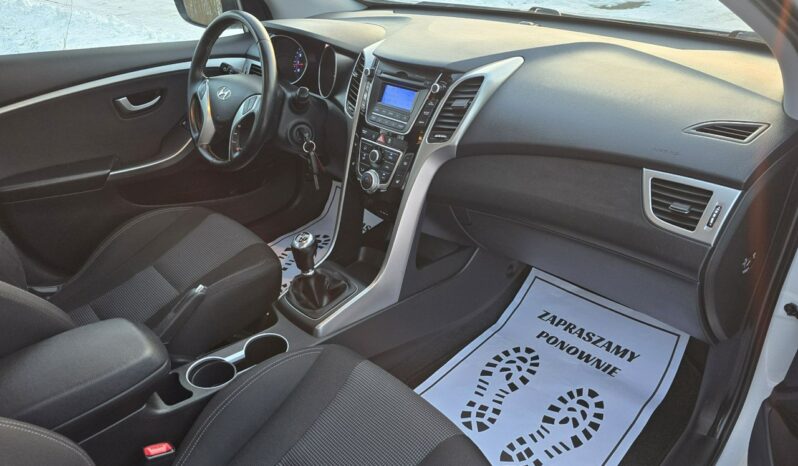 Hyundai i30 5 drzwi 1,4 benzynka  99 KM w bardzo ładnym stanie !!! full