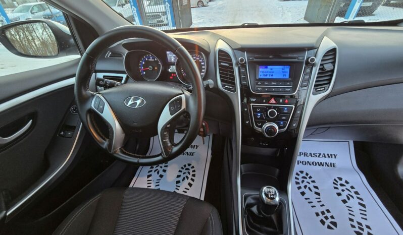 Hyundai i30 5 drzwi 1,4 benzynka  99 KM w bardzo ładnym stanie !!! full