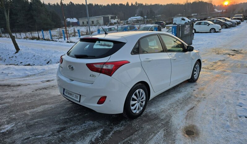 Hyundai i30 5 drzwi 1,4 benzynka  99 KM w bardzo ładnym stanie !!! full