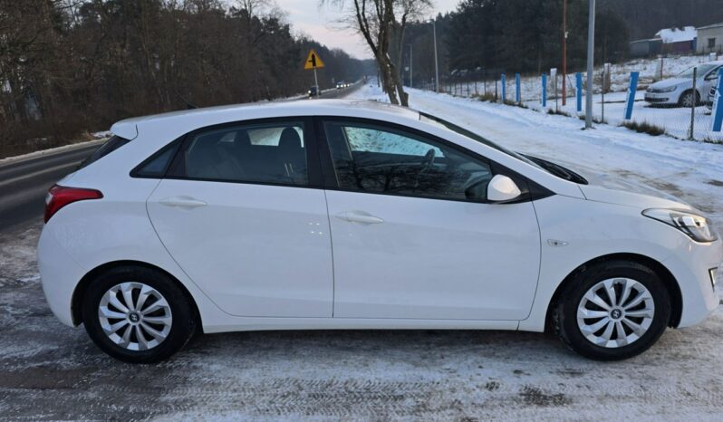 Hyundai i30 5 drzwi 1,4 benzynka  99 KM w bardzo ładnym stanie !!! full