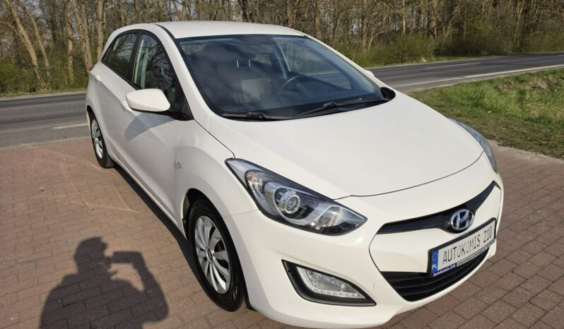 Hyundai i30 5 drzwi 1,4 benzynka  99 KM w bardzo ładnym stanie !!! full