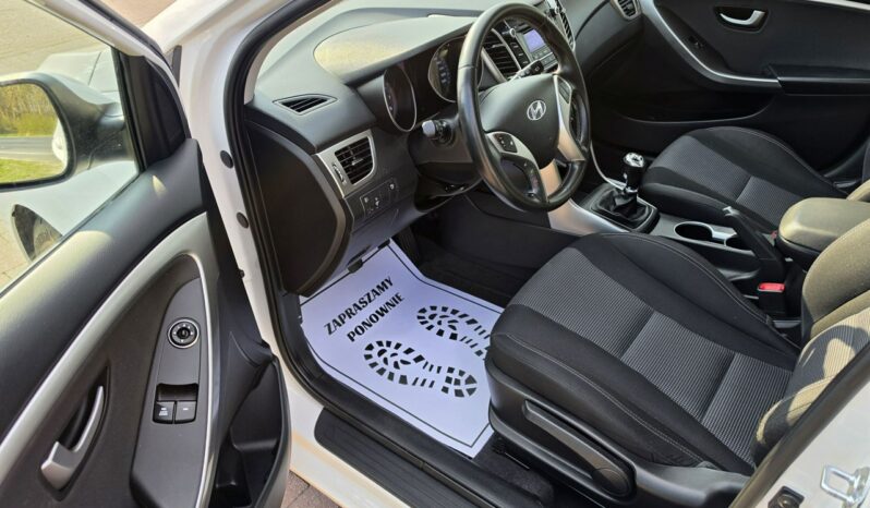 Hyundai i30 5 drzwi 1,4 benzynka  99 KM w bardzo ładnym stanie !!! full