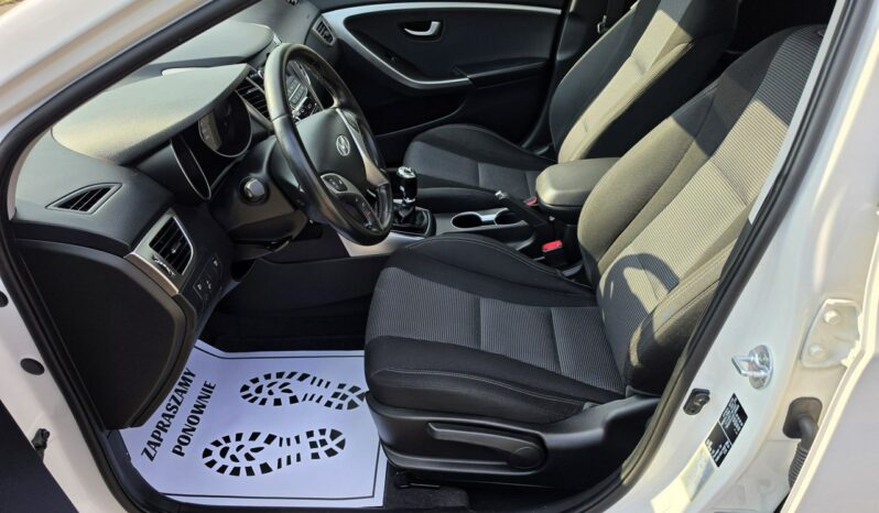 Hyundai i30 5 drzwi 1,4 benzynka  99 KM w bardzo ładnym stanie !!! full