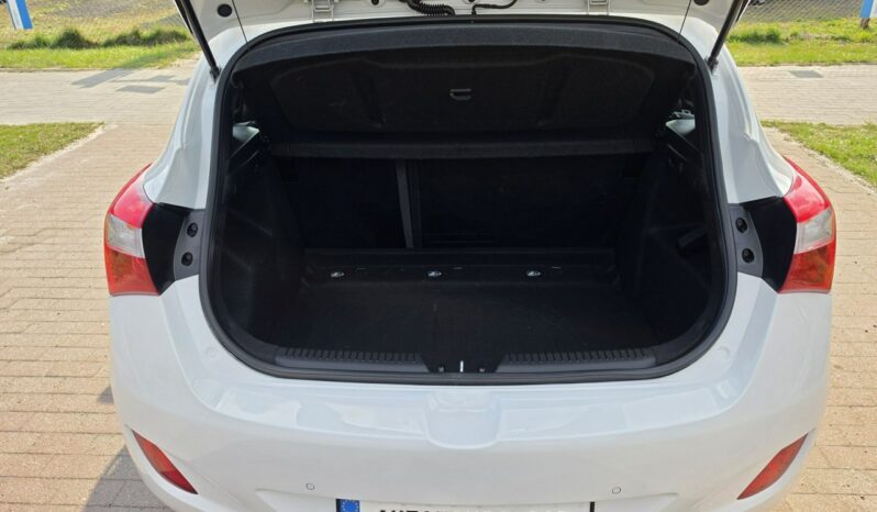 Hyundai i30 5 drzwi 1,4 benzynka  99 KM w bardzo ładnym stanie !!! full