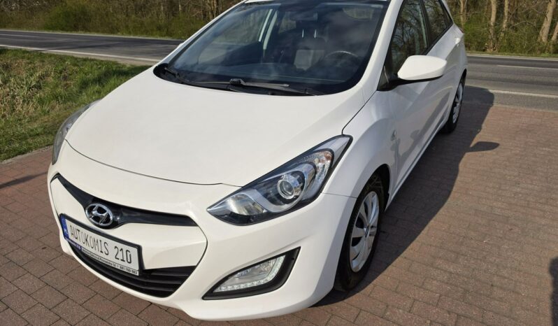 Hyundai i30 5 drzwi 1,4 benzynka  99 KM w bardzo ładnym stanie !!! full