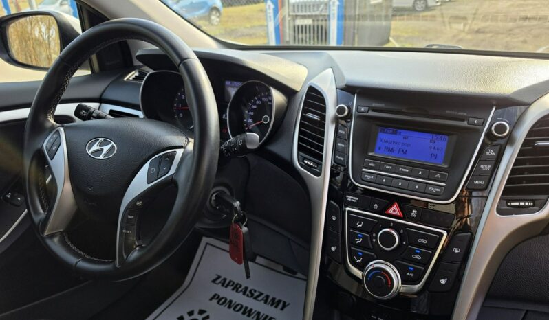 Hyundai i30 5 drzwi 1,4 benzynka  99 KM w bardzo ładnym stanie !!! full