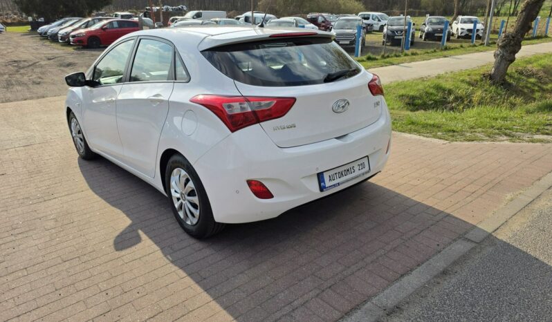Hyundai i30 5 drzwi 1,4 benzynka  99 KM w bardzo ładnym stanie !!! full
