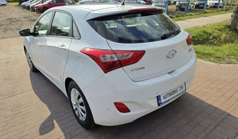 Hyundai i30 5 drzwi 1,4 benzynka  99 KM w bardzo ładnym stanie !!! full