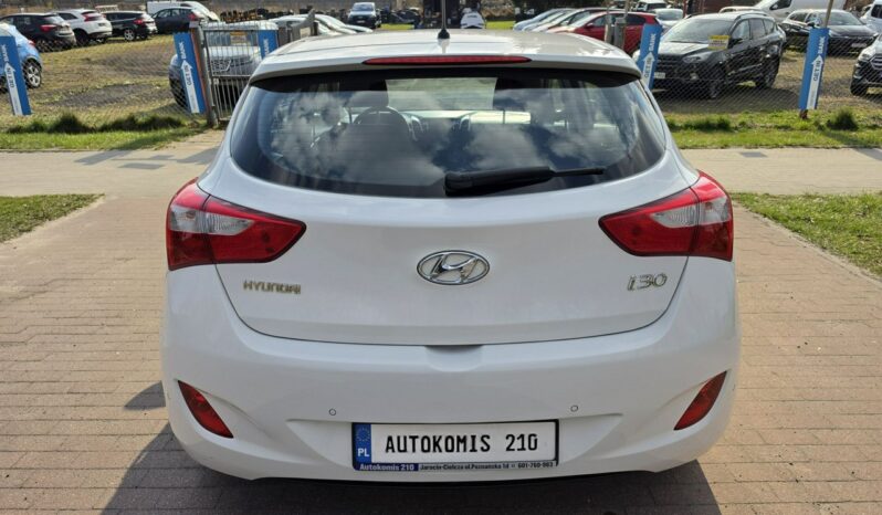 Hyundai i30 5 drzwi 1,4 benzynka  99 KM w bardzo ładnym stanie !!! full