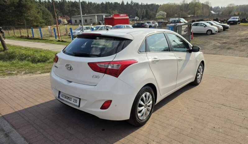 Hyundai i30 5 drzwi 1,4 benzynka  99 KM w bardzo ładnym stanie !!! full