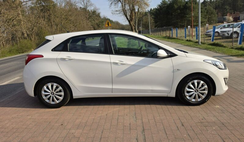 Hyundai i30 5 drzwi 1,4 benzynka  99 KM w bardzo ładnym stanie !!! full