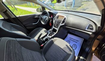 Opel Astra Sedan 1,4 benzynka w pięknym kolorze niski przebieg 117 tys full