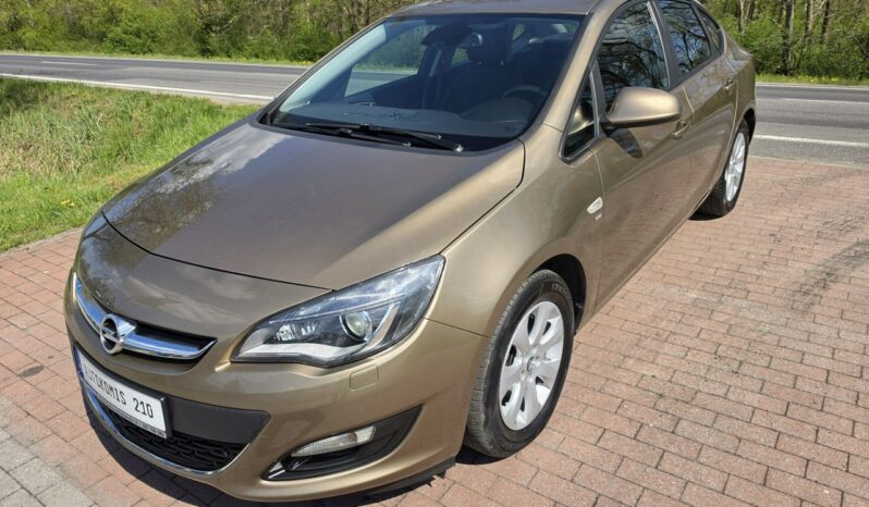 Opel Astra Sedan 1,4 benzynka w pięknym kolorze niski przebieg 117 tys full