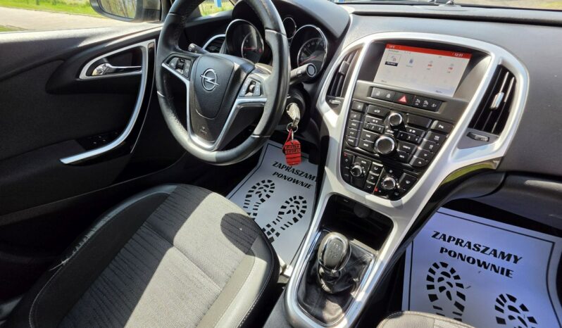Opel Astra Sedan 1,4 benzynka w pięknym kolorze niski przebieg 117 tys full