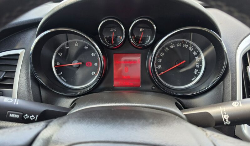 Opel Astra Sedan 1,4 benzynka w pięknym kolorze niski przebieg 117 tys full