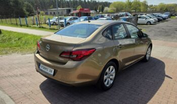 Opel Astra Sedan 1,4 benzynka w pięknym kolorze niski przebieg 117 tys full