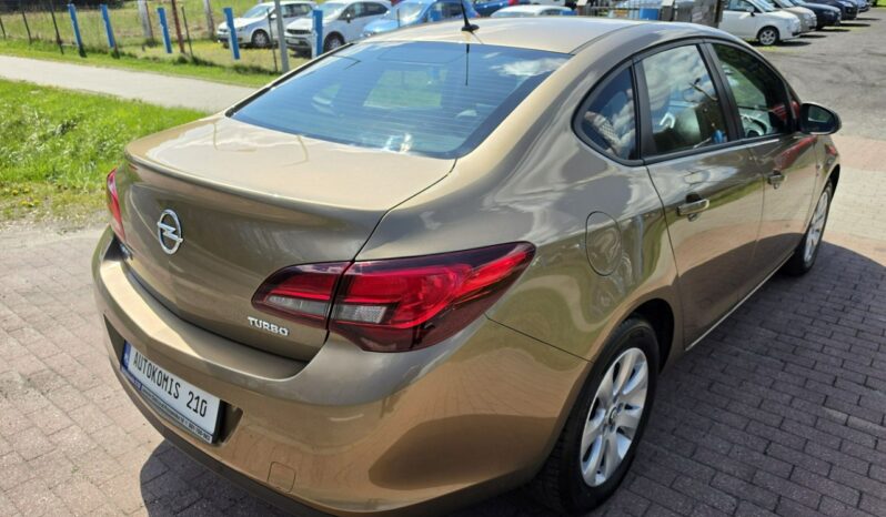 Opel Astra Sedan 1,4 benzynka w pięknym kolorze niski przebieg 117 tys full