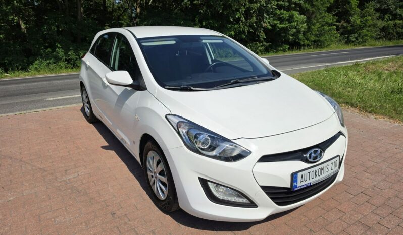 Hyundai i30 5 drzwi 1,4 benzynka  99 KM w bardzo ładnym stanie !!! full