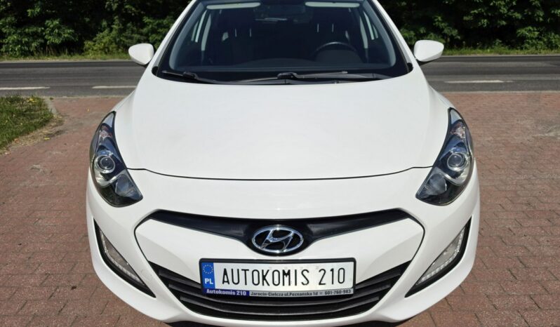 Hyundai i30 5 drzwi 1,4 benzynka  99 KM w bardzo ładnym stanie !!! full