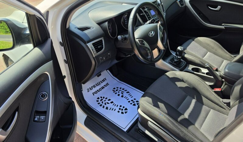 Hyundai i30 5 drzwi 1,4 benzynka  99 KM w bardzo ładnym stanie !!! full