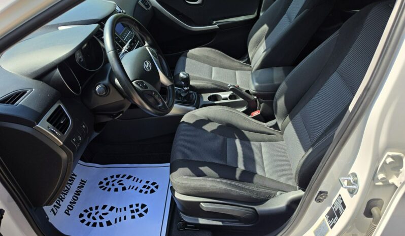 Hyundai i30 5 drzwi 1,4 benzynka  99 KM w bardzo ładnym stanie !!! full