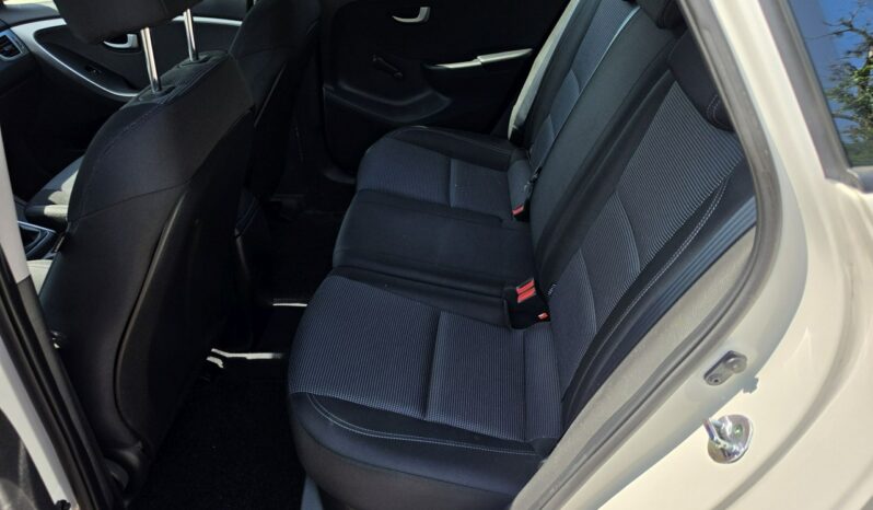Hyundai i30 5 drzwi 1,4 benzynka  99 KM w bardzo ładnym stanie !!! full
