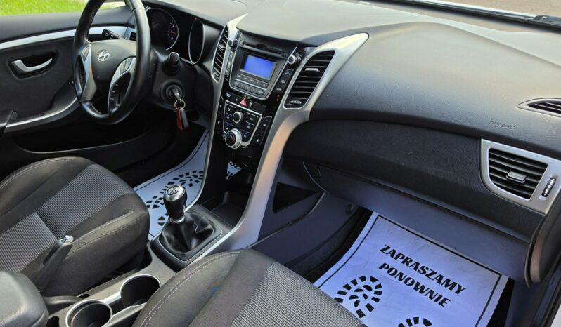 Hyundai i30 5 drzwi 1,4 benzynka  99 KM w bardzo ładnym stanie !!! full