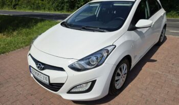 Hyundai i30 5 drzwi 1,4 benzynka  99 KM w bardzo ładnym stanie !!! full