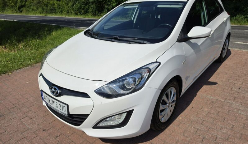 Hyundai i30 5 drzwi 1,4 benzynka  99 KM w bardzo ładnym stanie !!! full
