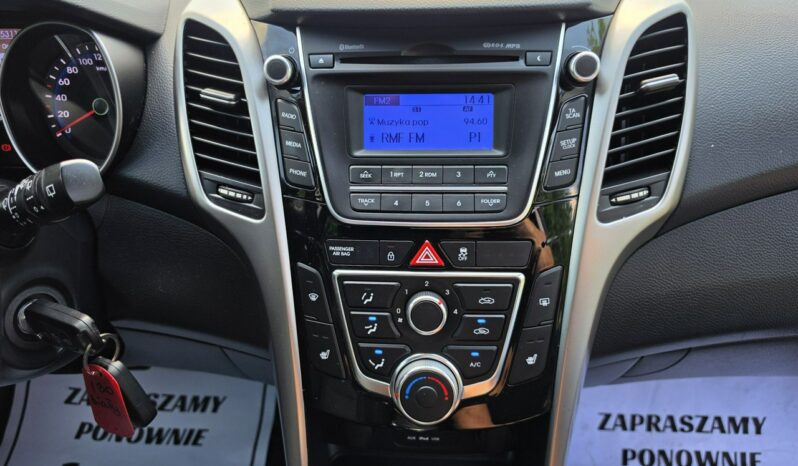 Hyundai i30 5 drzwi 1,4 benzynka  99 KM w bardzo ładnym stanie !!! full