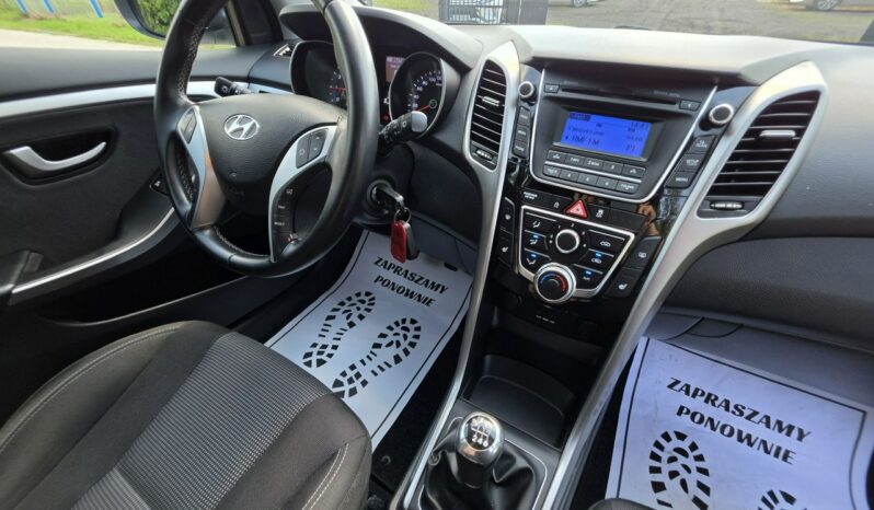 Hyundai i30 5 drzwi 1,4 benzynka  99 KM w bardzo ładnym stanie !!! full