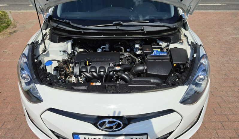 Hyundai i30 5 drzwi 1,4 benzynka  99 KM w bardzo ładnym stanie !!! full