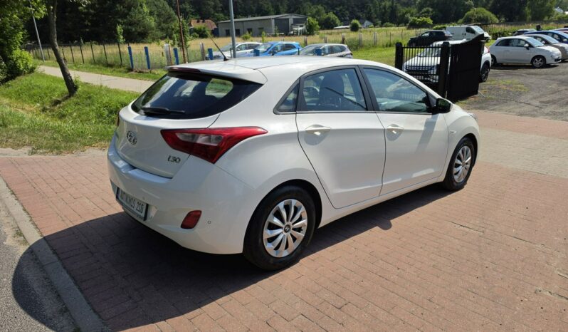 Hyundai i30 5 drzwi 1,4 benzynka  99 KM w bardzo ładnym stanie !!! full