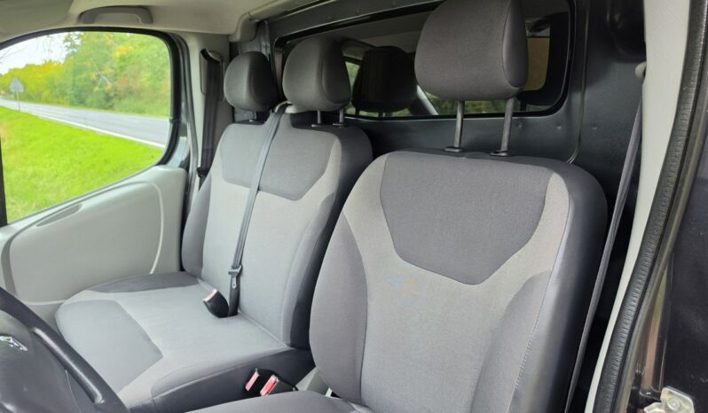 Renault Trafic II lift 2,0 dci 115KM długi w bardzo ładnym stanie  !!! full